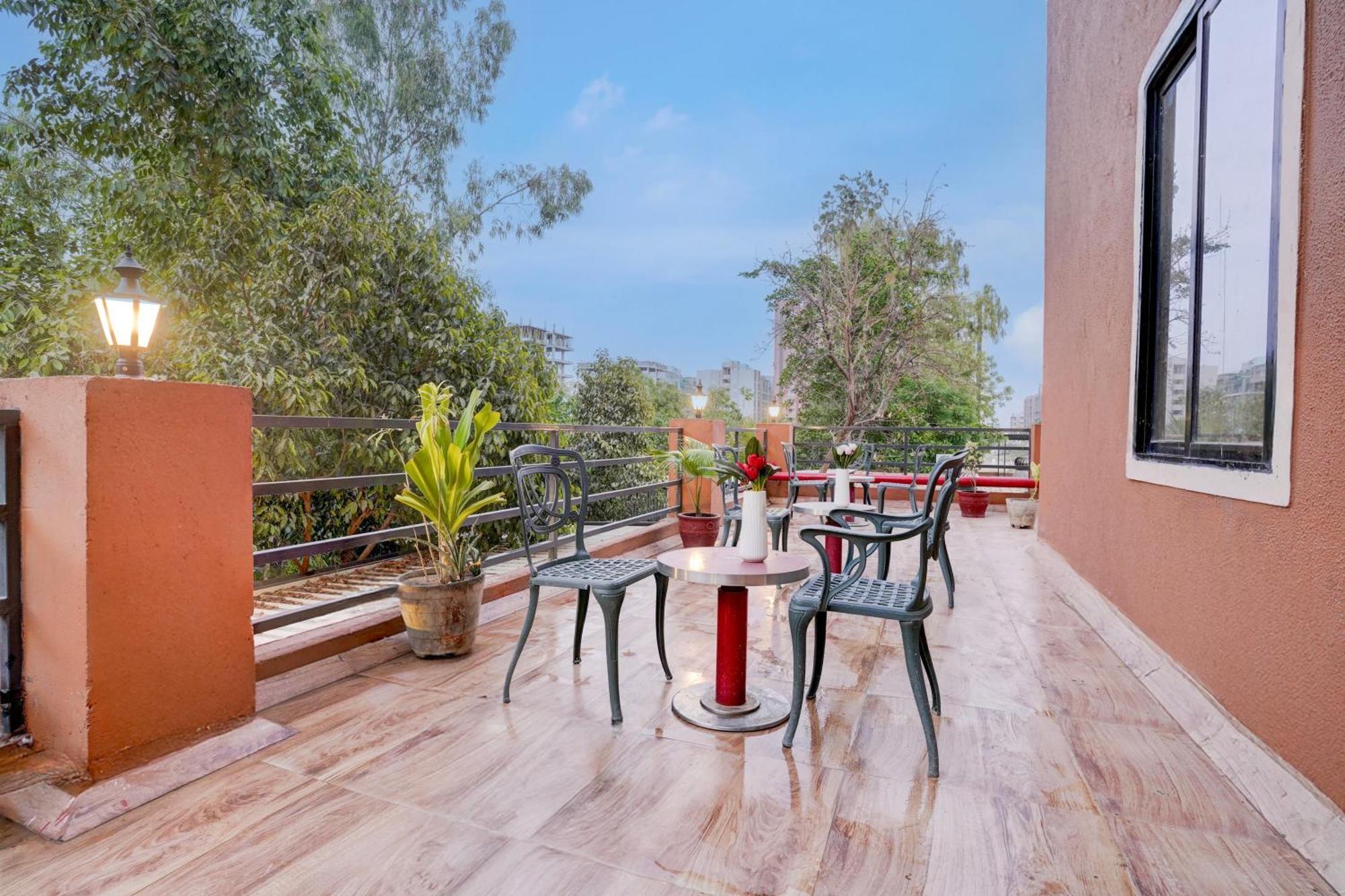 Palette- Siddharth Inn Gandhinagar Exteriör bild