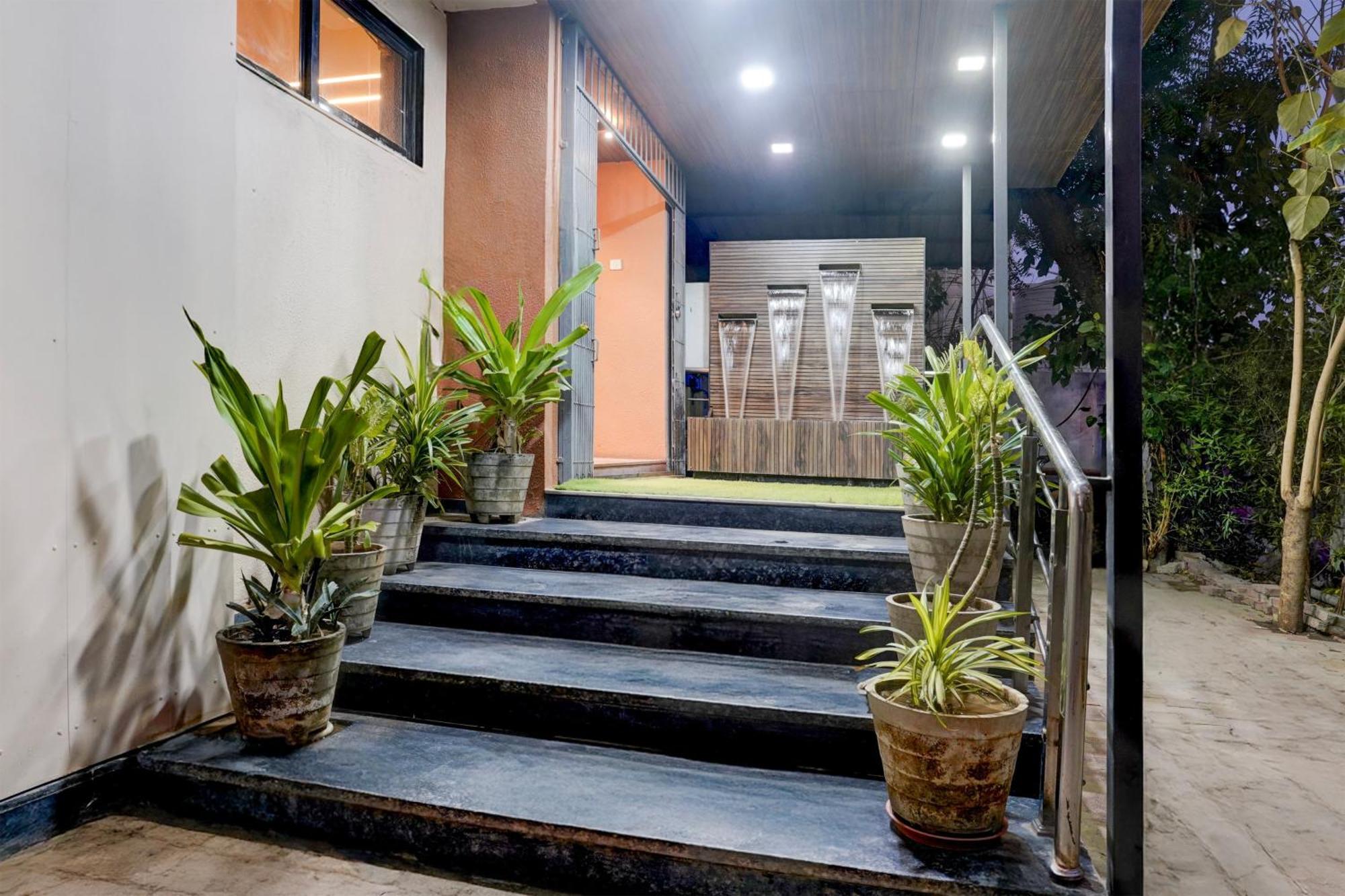 Palette- Siddharth Inn Gandhinagar Exteriör bild