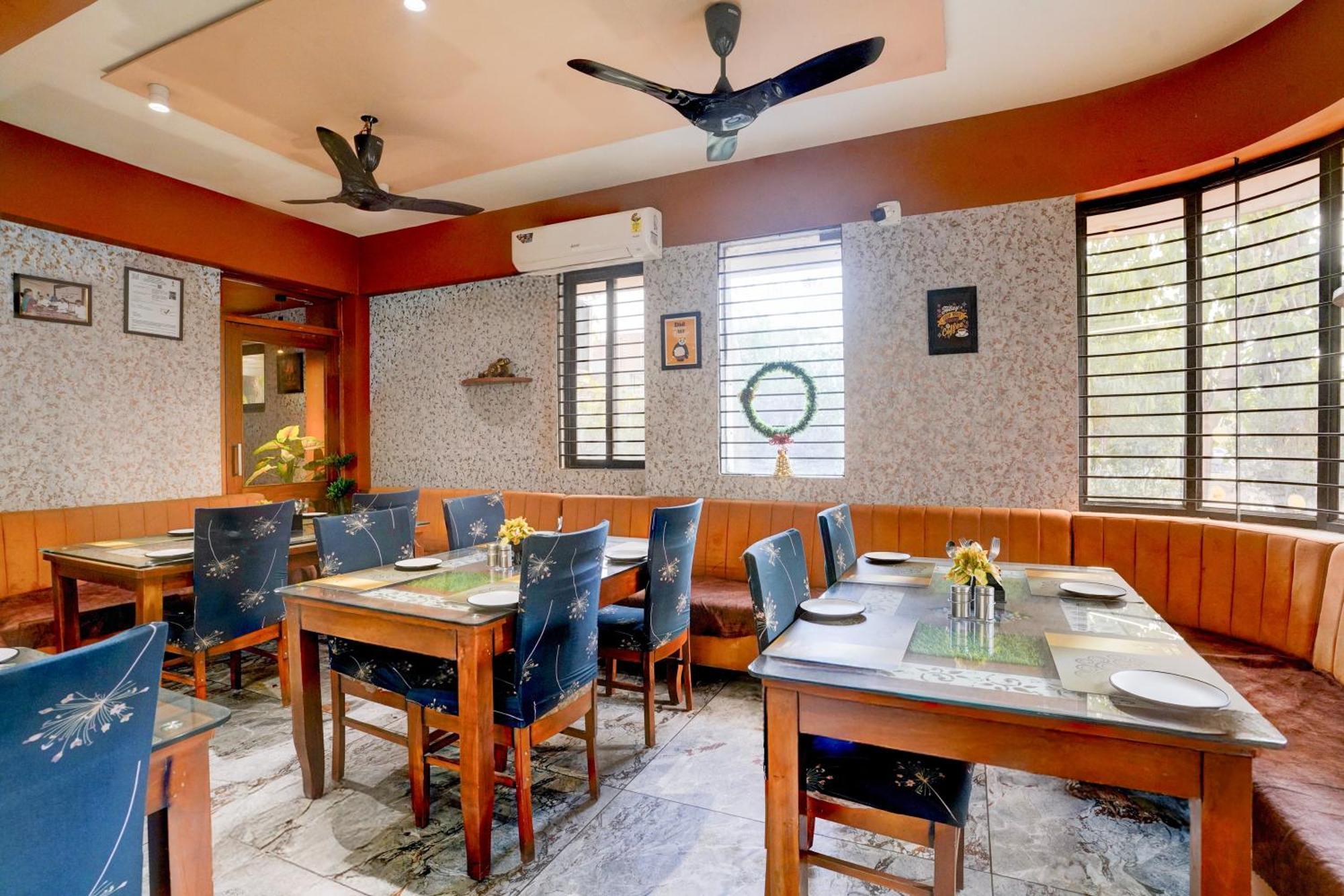 Palette- Siddharth Inn Gandhinagar Exteriör bild