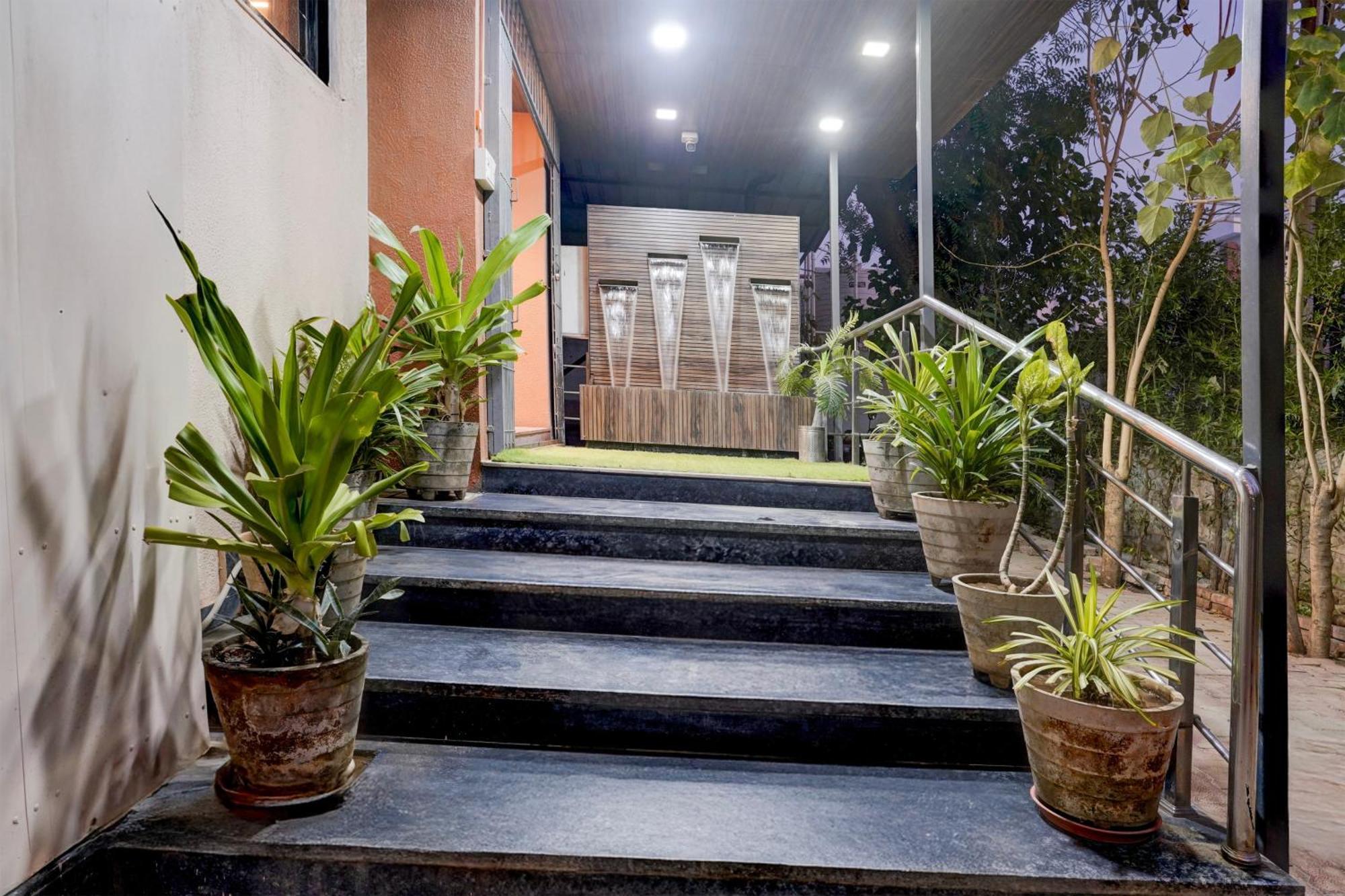Palette- Siddharth Inn Gandhinagar Exteriör bild