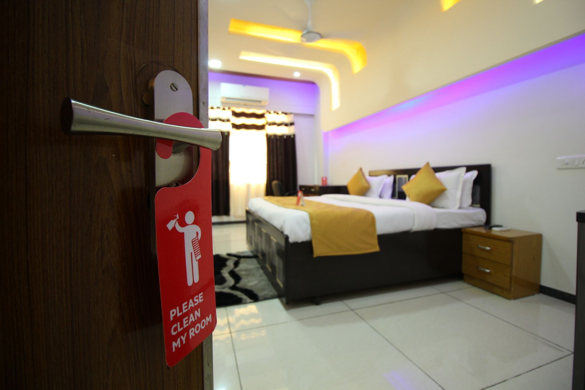 Palette- Siddharth Inn Gandhinagar Exteriör bild